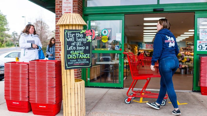 people entering a grocery store